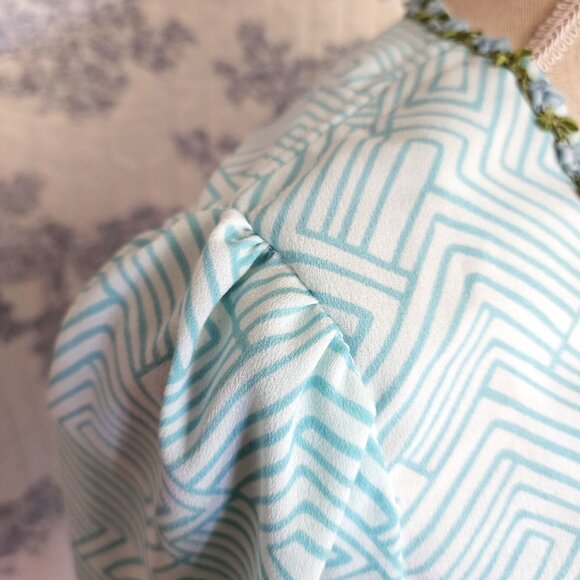 Size M Long Sleeve Blouse Floral Trim New - Picture 7 of 13